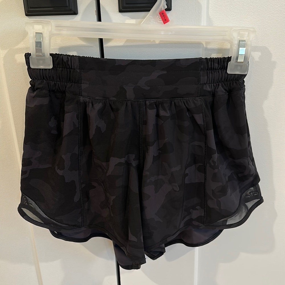 Lululemon Hotty Hot Low-Rise Lined Short 4"